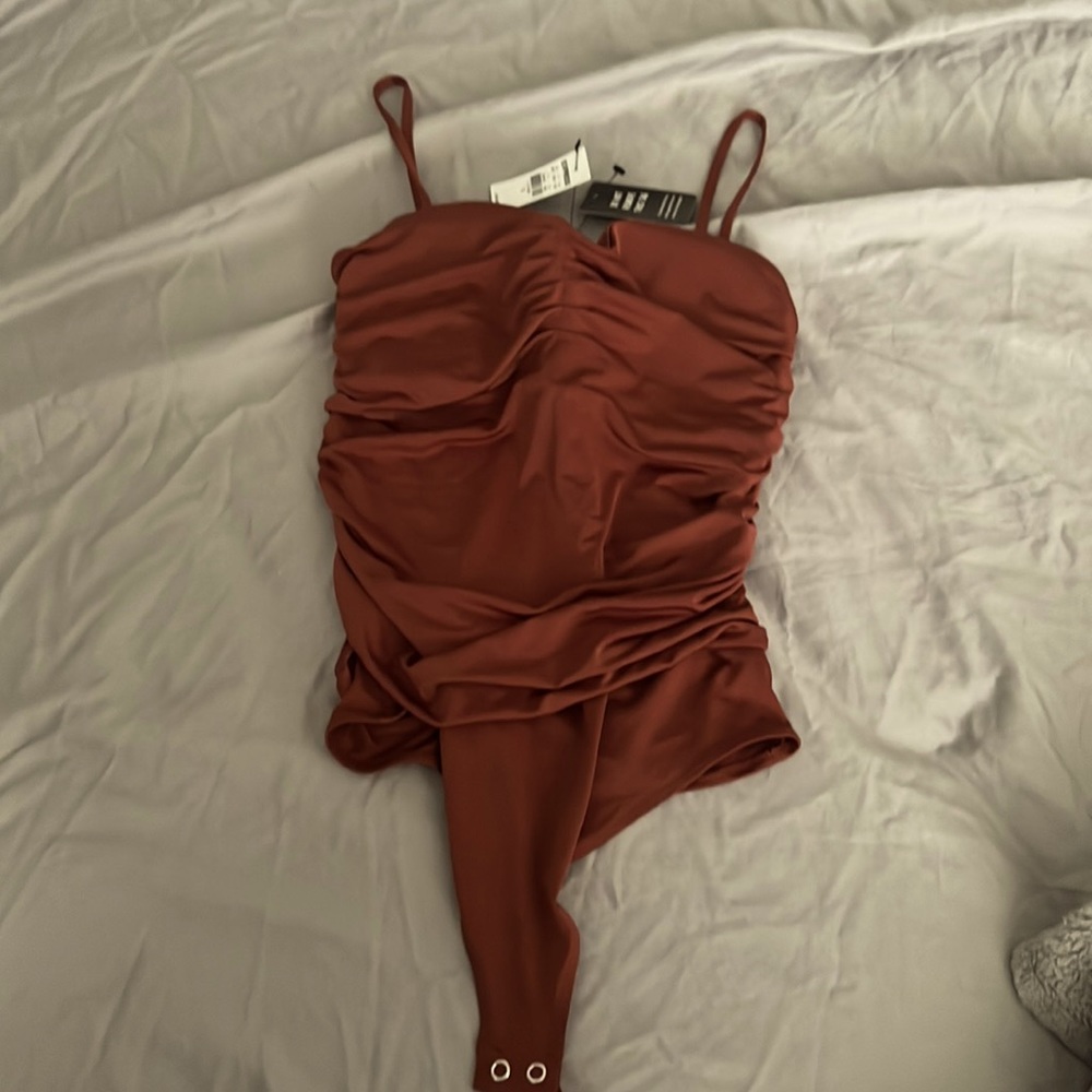 Super sexy Xpress top that does button at the bottom. SZ small NWT COPPER COLOR